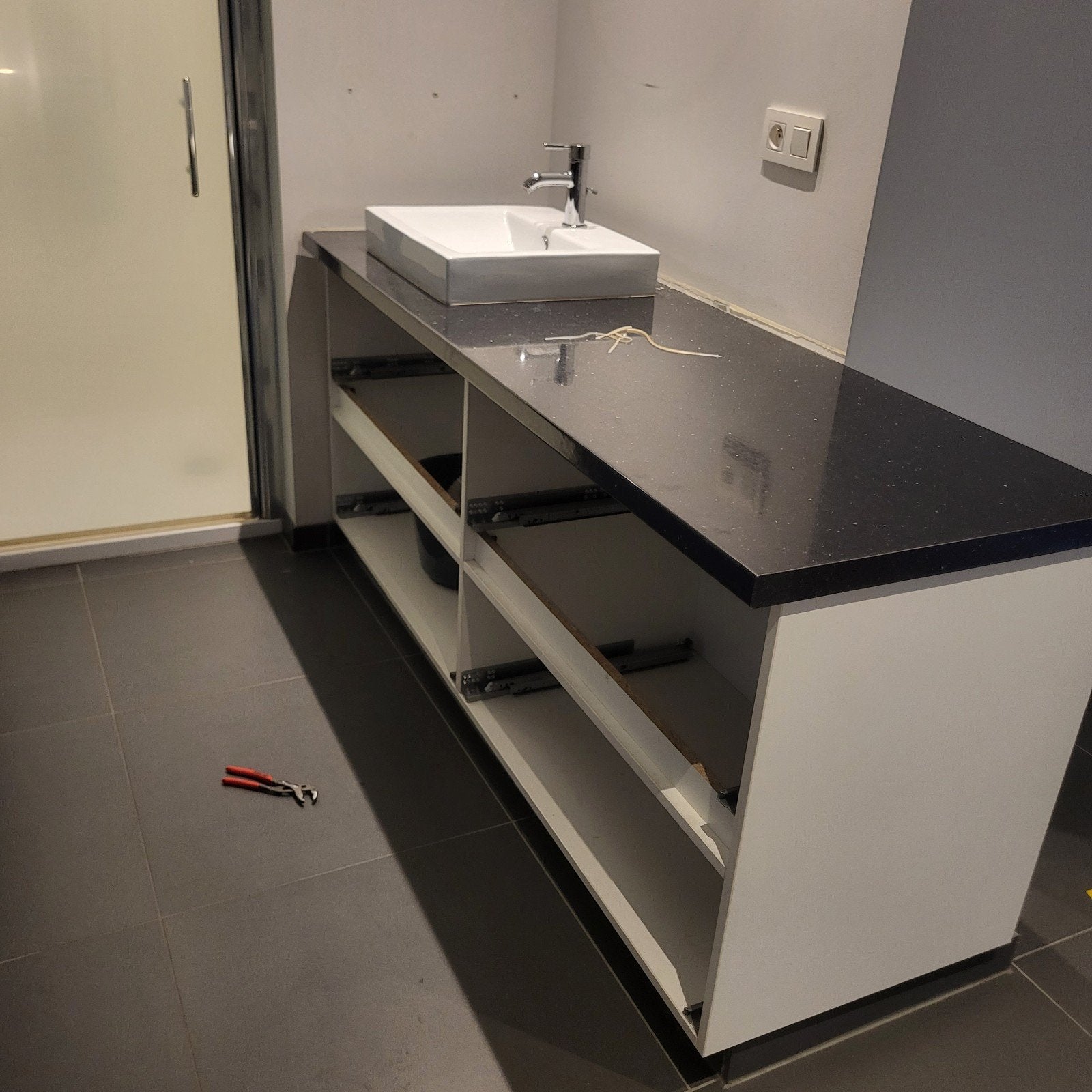 degelijk badkamermeubel wit met 4 hoge lade s Blum, Huis en Inrichting, Ophalen, Gebruikt