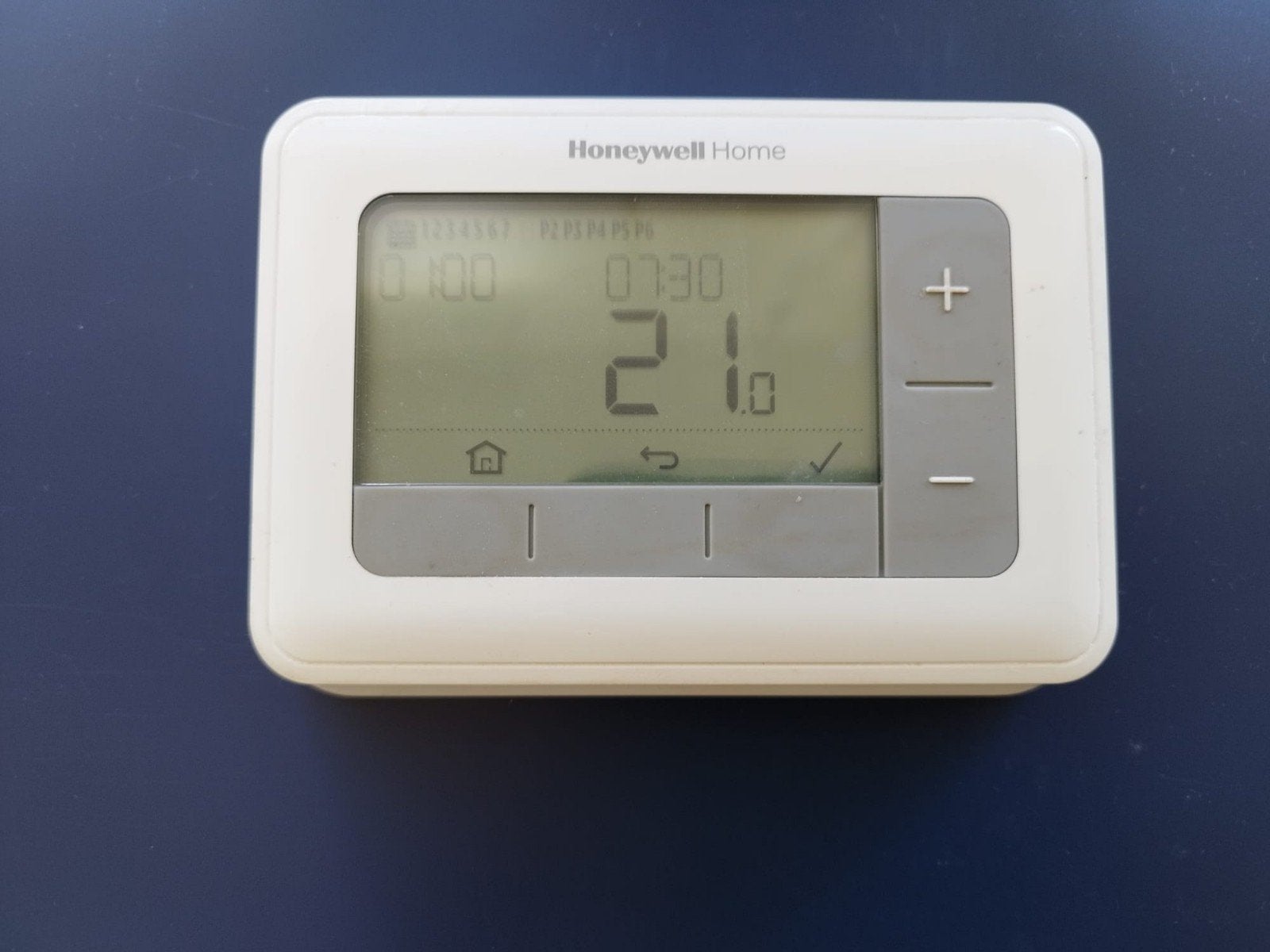 Thermostat Honeywell Home T4 (filaire) — âgé de 3 ans seulem, Enlèvement, Comme neuf