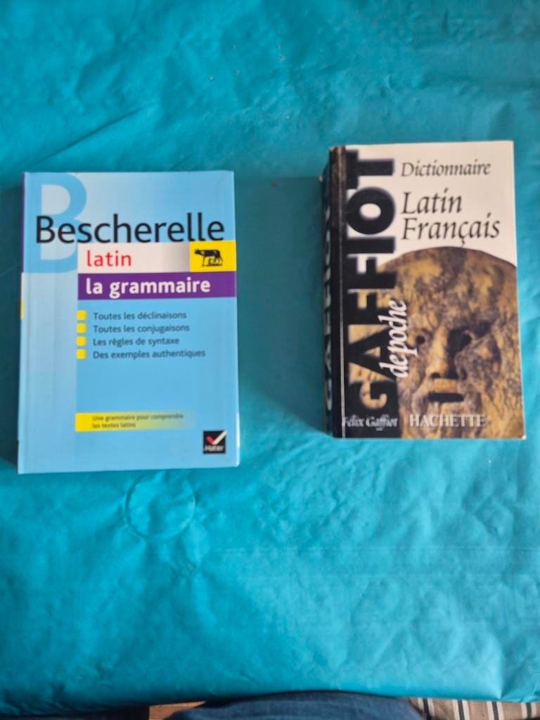Livres de latin, Livres, Livres d'étude & Cours, Enlèvement, Comme neuf, Enseignement supérieur