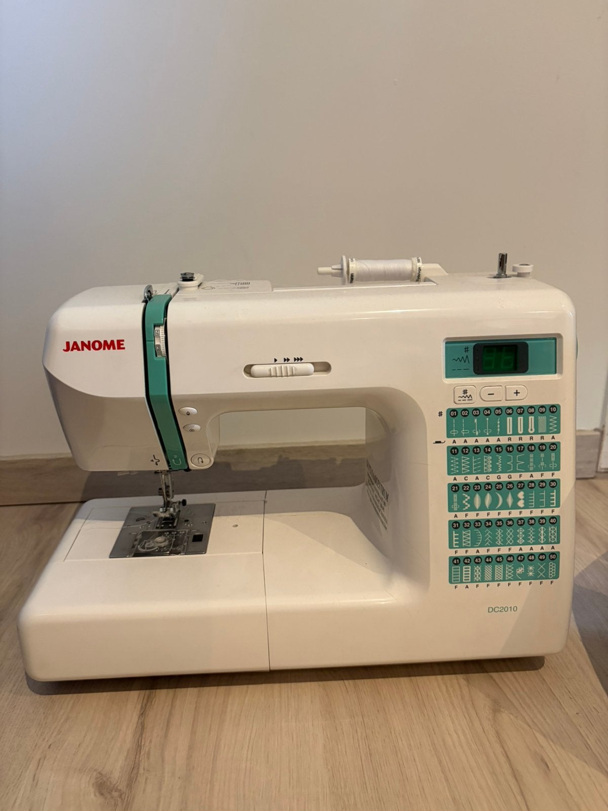 Janome naaimachine DC2010, in goede staat!, Hobby en Vrije tijd, Naaimachines en Toebehoren, Ophalen, Gebruikt, Naaimachine, Janome