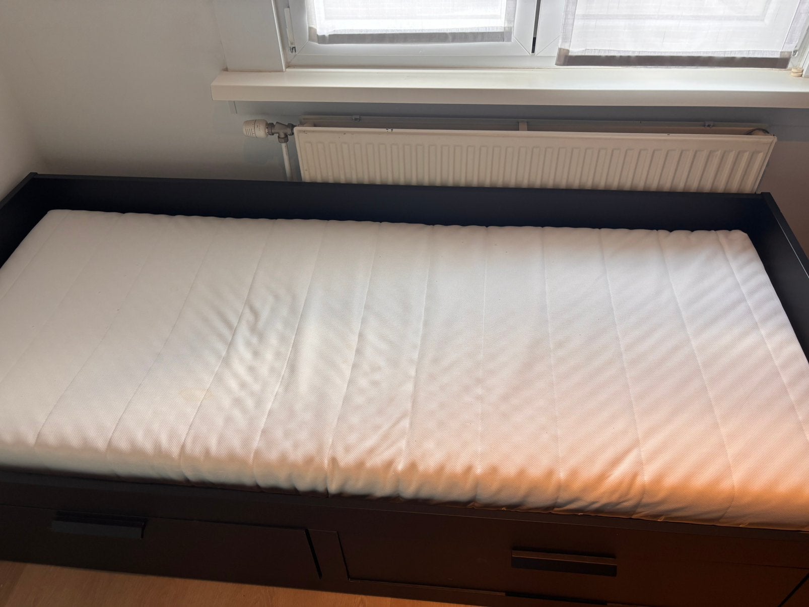 Ikea bed, Huis en Inrichting, Slaapkamer | Bedden, Ophalen, 90 cm, Eenpersoons, Zwart