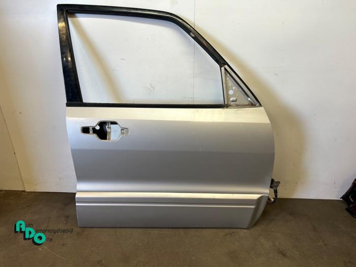 Portier 4Deurs rechts-voor van een Mitsubishi Pajero (Pajero, Gebruikt, -, Deur, -