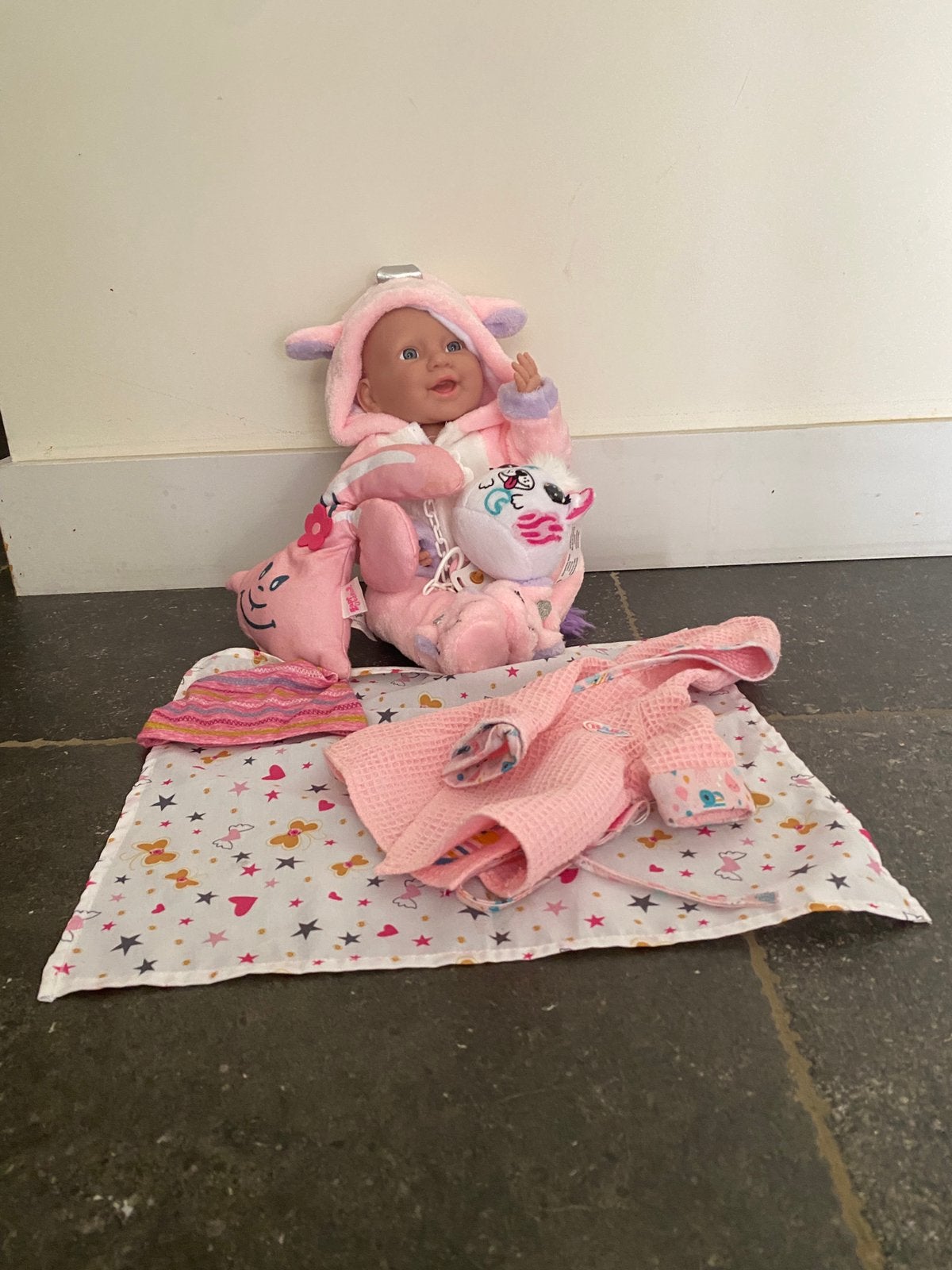 Baby echte pop met accesoires, Ophalen, Zo goed als nieuw