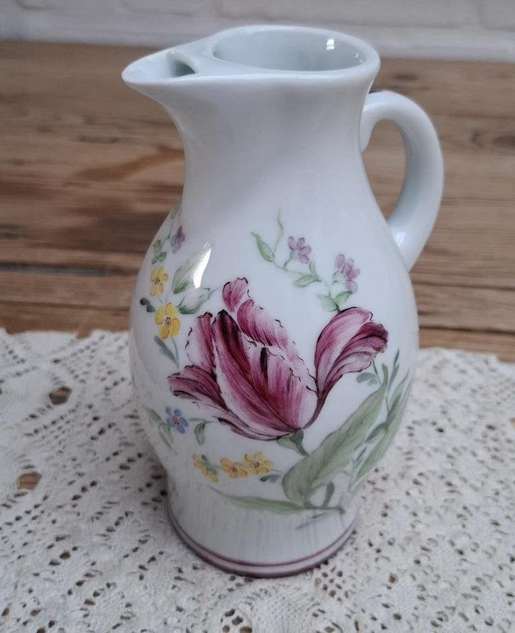 Frans handbeschilderd kannetje met tulp en bloemetjes, Ophalen of Verzenden