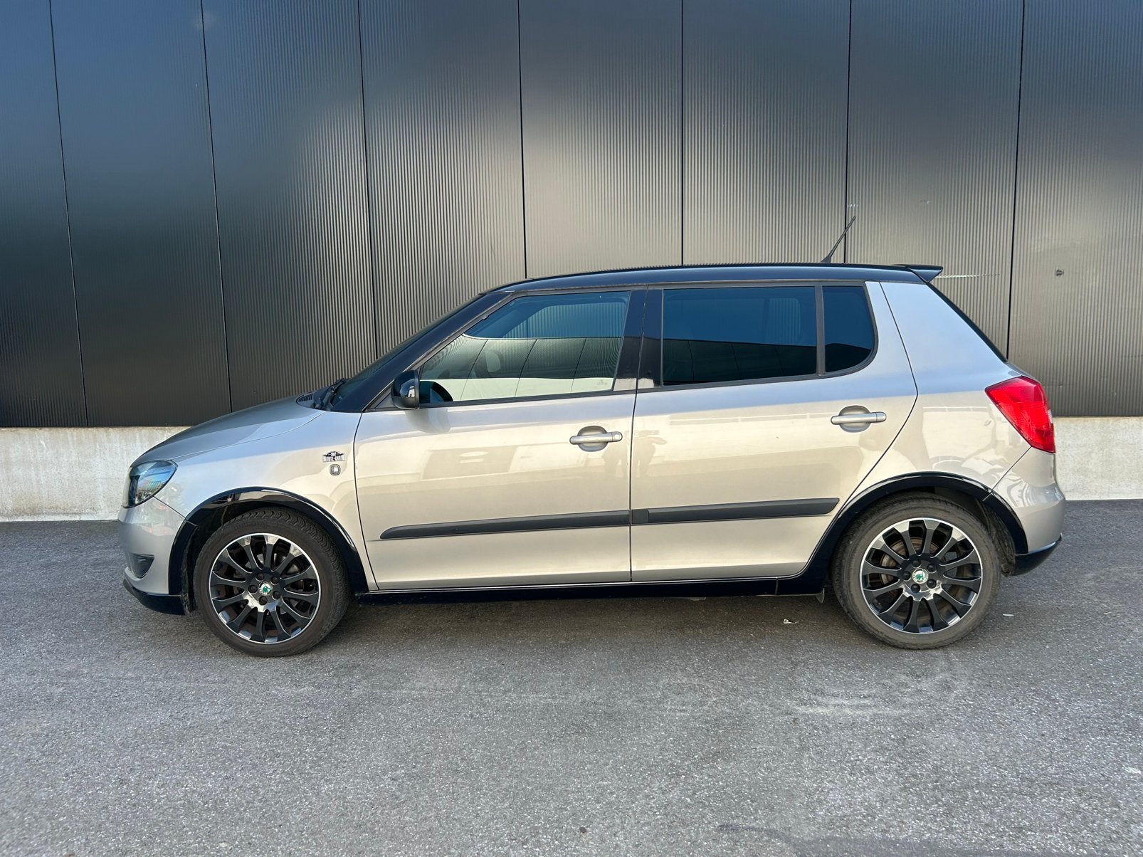 Skoda Fabia 1.2 benzine / 76.000km / 1ste eigenaar, Autos, Skoda, Achat, Entreprise, Noir, Berline