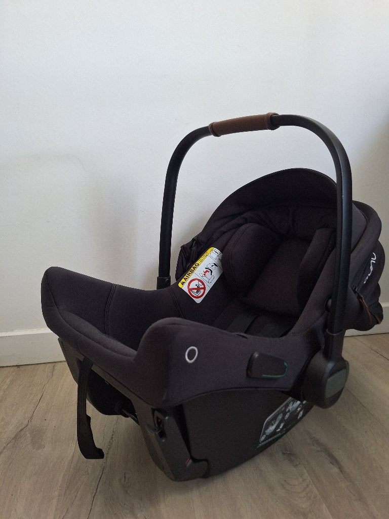 Autostoel / Nuna Pipa Urbn / Caviar, Autogordel of Isofix, Zijbescherming, Zo goed als nieuw, 0 t/m 13 kg