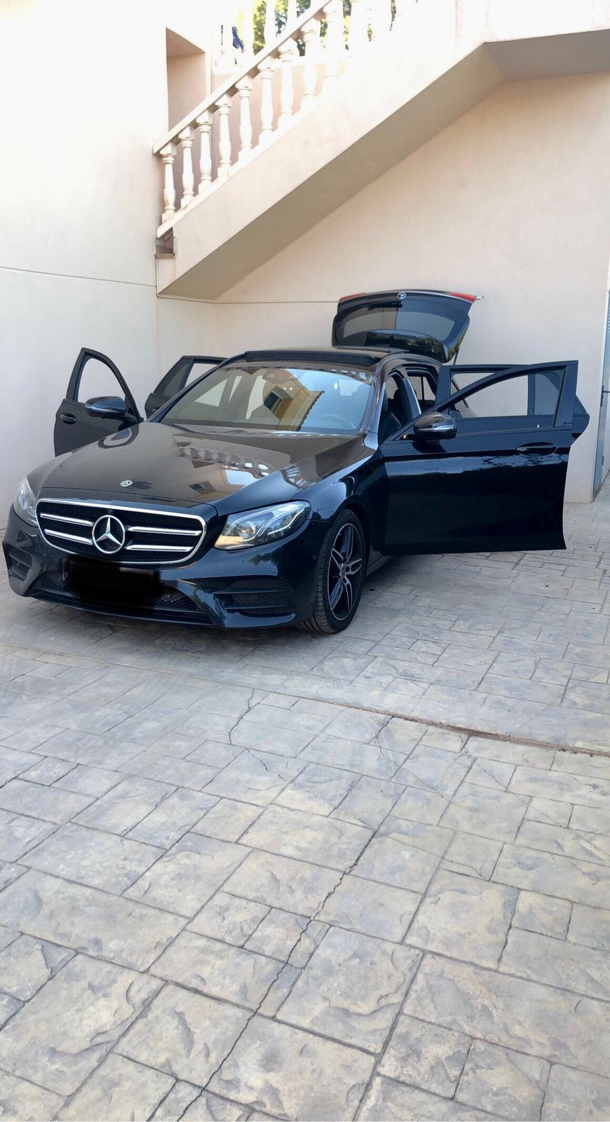 E220 D full black nightpakket / WIDESCREEN / PANO, Auto's, Dealer onderhouden, Zwart, 5 deurs, Particulier