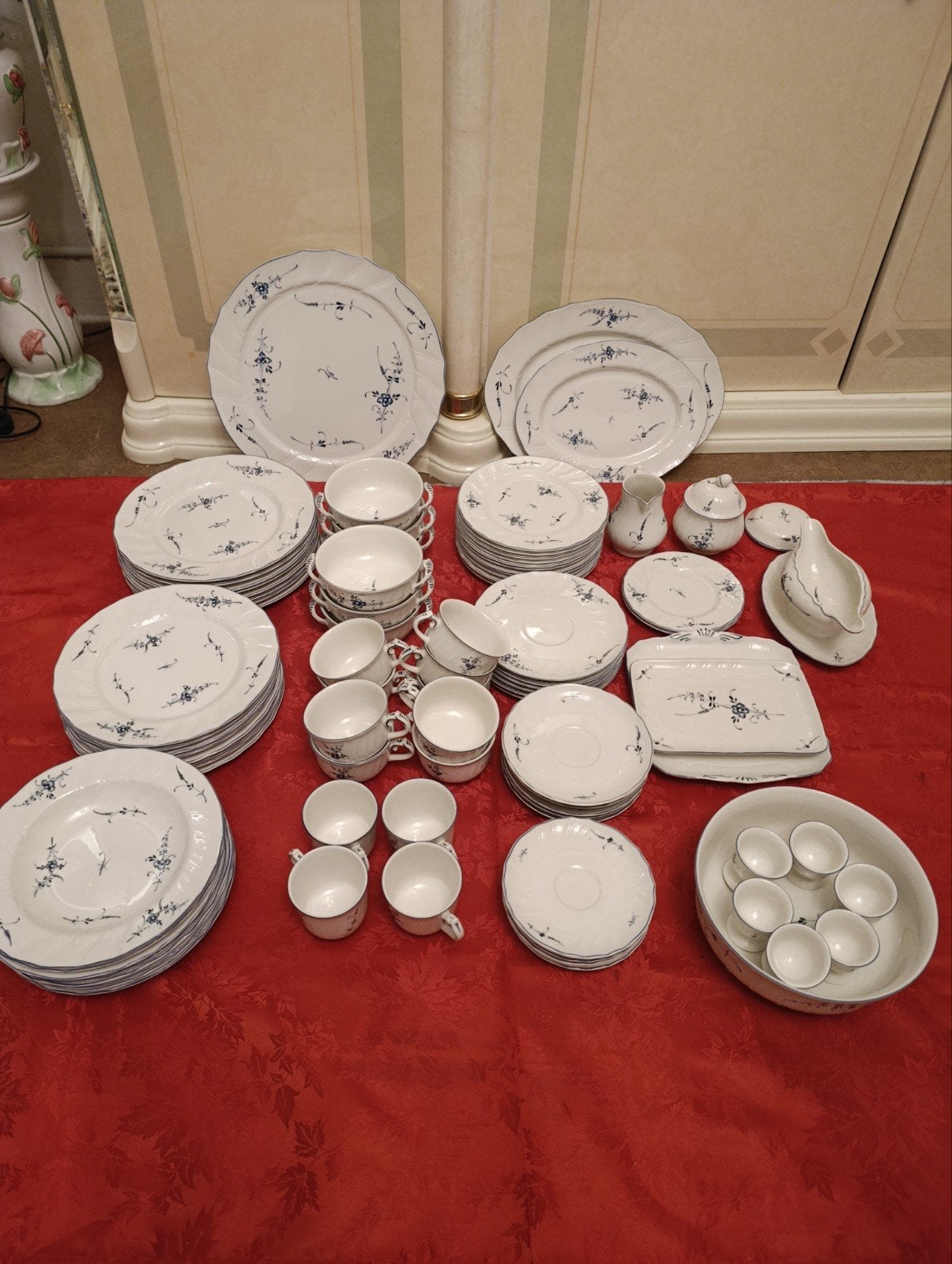 91 pièces Service Villeroy Vieux Luxembourg porcelaine dîner, Antiquités & Art, Enlèvement ou Envoi