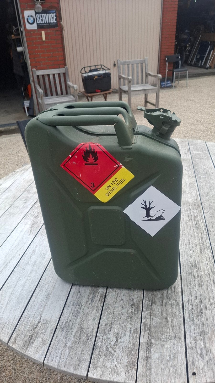 Te koop 20l militaire metalen jerrycan