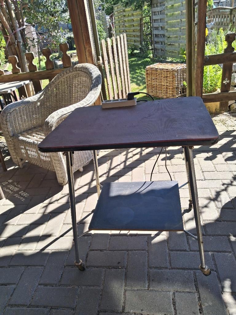 Oude tv tafel, Ophalen