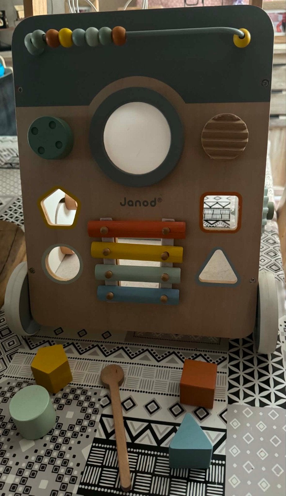 Trotteur et table d'activité en bois, Utilisé, Jouet à Pousser ou Tirer