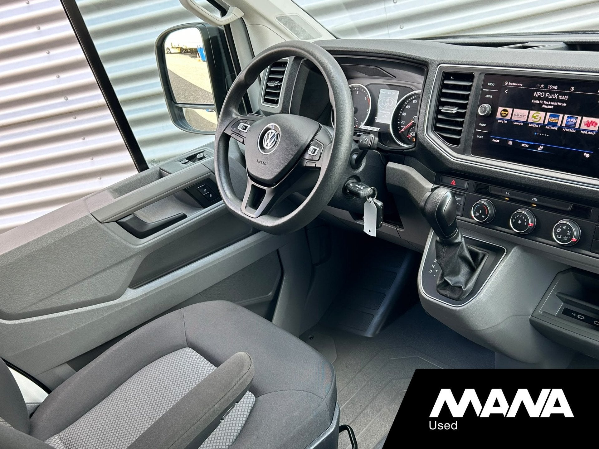 Volkswagen Crafter 2.0 L3H3 177pk Automaat Camera Camera Air, Autos, Camionnettes & Utilitaires, 177 ch, Achat, Entreprise, 3000 kg