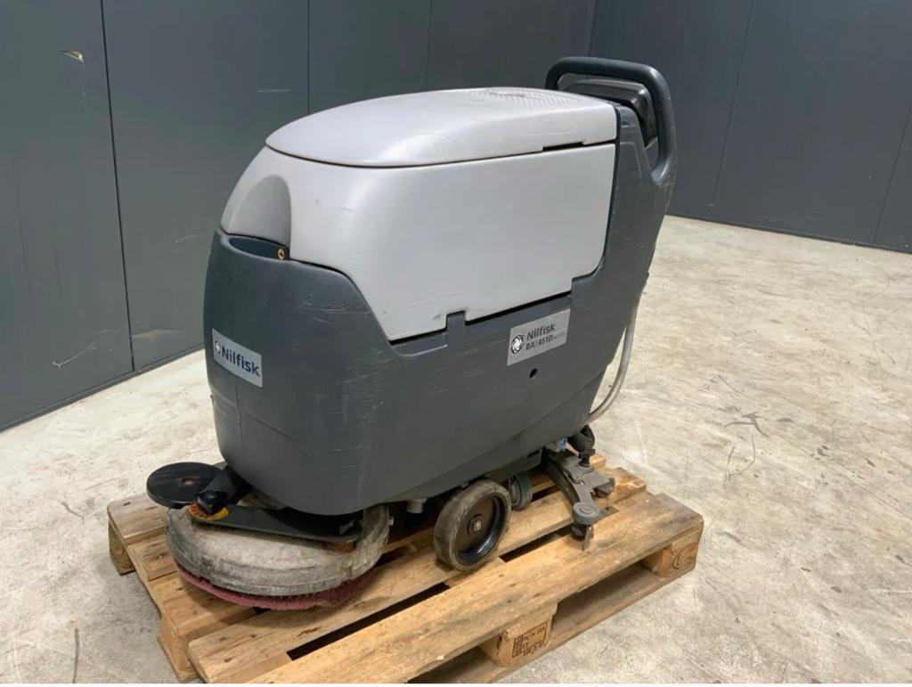 Nilfisk BA451D Schrob- en Zuigmachine, Ophalen, Gebruikt, Schrobmachine