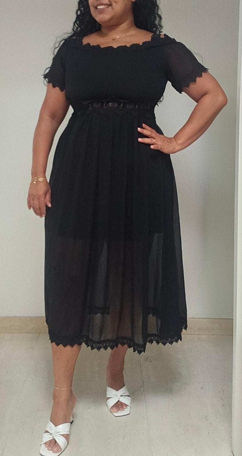 Elegante zwarte midi-jurk met kant – maat L – nieuw, Vêtements | Femmes, Habits de circonstance, Enlèvement ou Envoi, Taille 42/44 (L)
