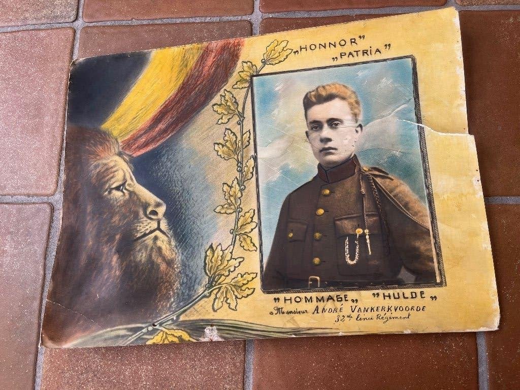 Huldeposter André Vankerkvoorde -32e Linieregiment, Collections, Enlèvement ou Envoi, Armée de terre, Photo ou Poster
