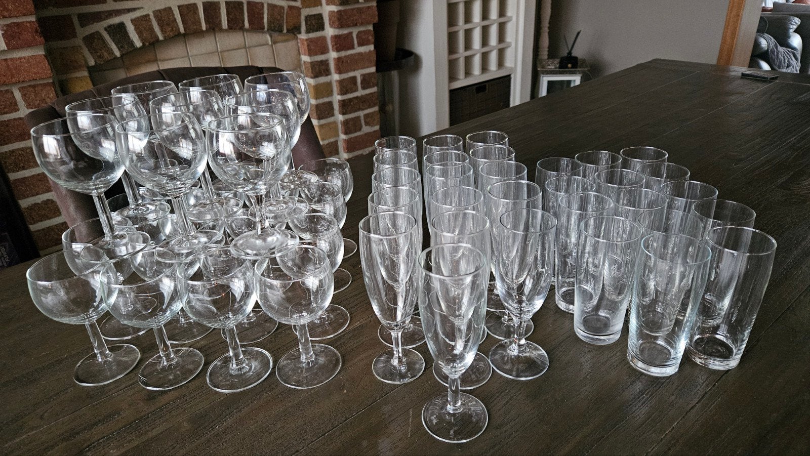 Waterglazen 20 st ( 7 euro )  . Champagneglazen 16 st  ( 8 e, Verzamelen, Ophalen
