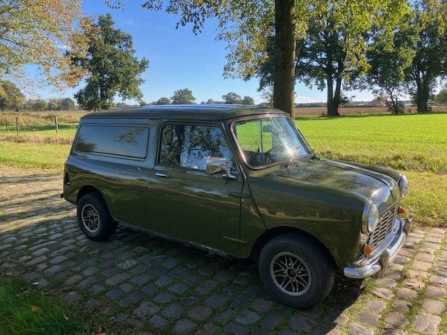 Mini-fourgonnette 1975, Entreprise, Achat
