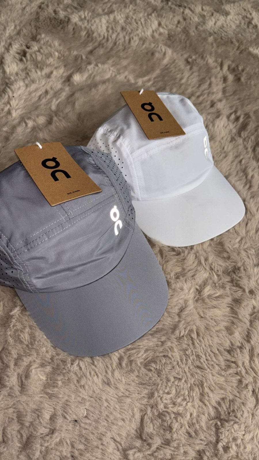 Casquettes On Running, 2 pièces, gris et blanc, Enlèvement ou Envoi, Neuf, One size fits all, Casquette