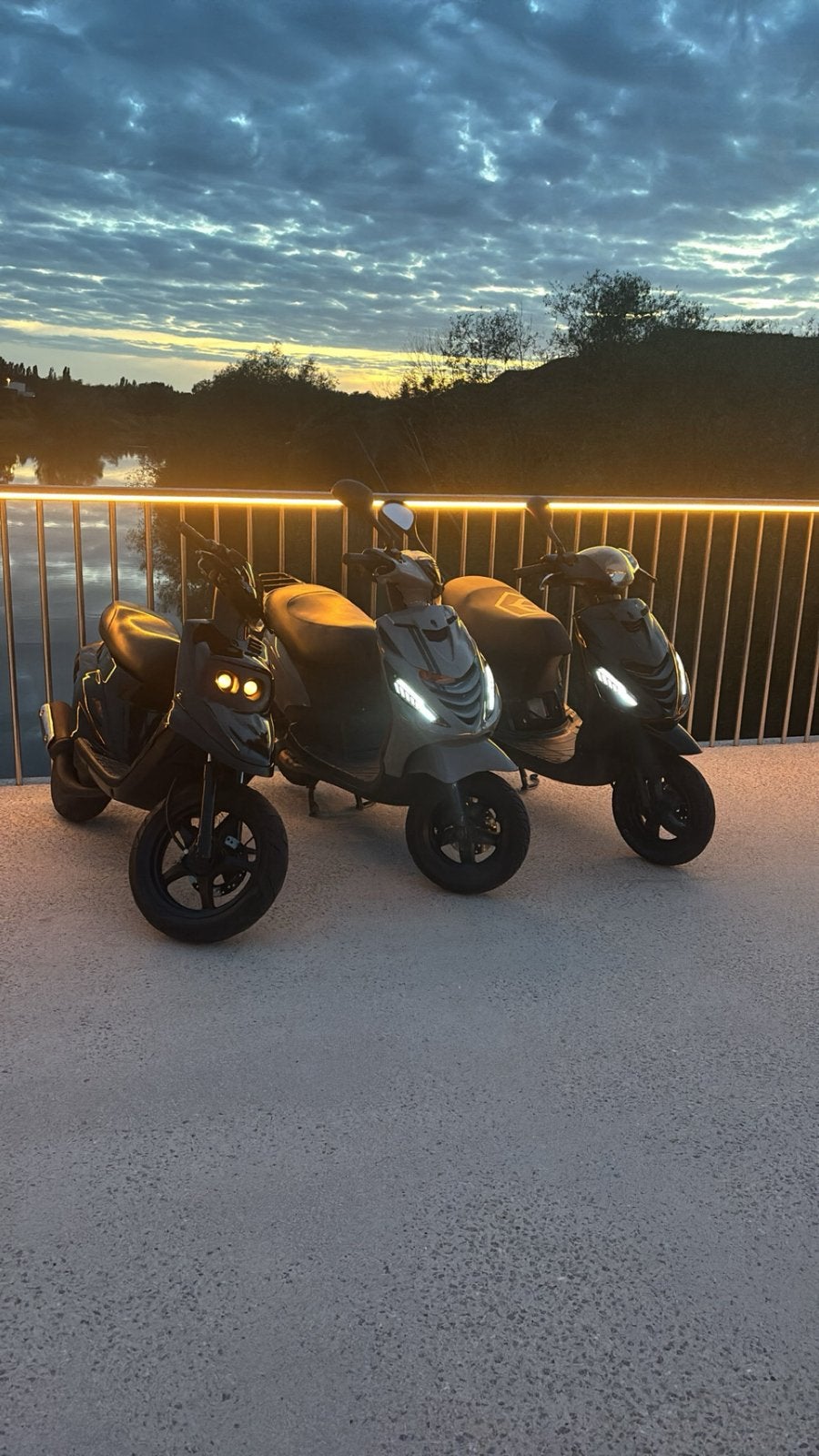 Piaggio zip | 4t carbu 80cc, Fietsen en Brommers, Ophalen, Zo goed als nieuw, Elektrisch