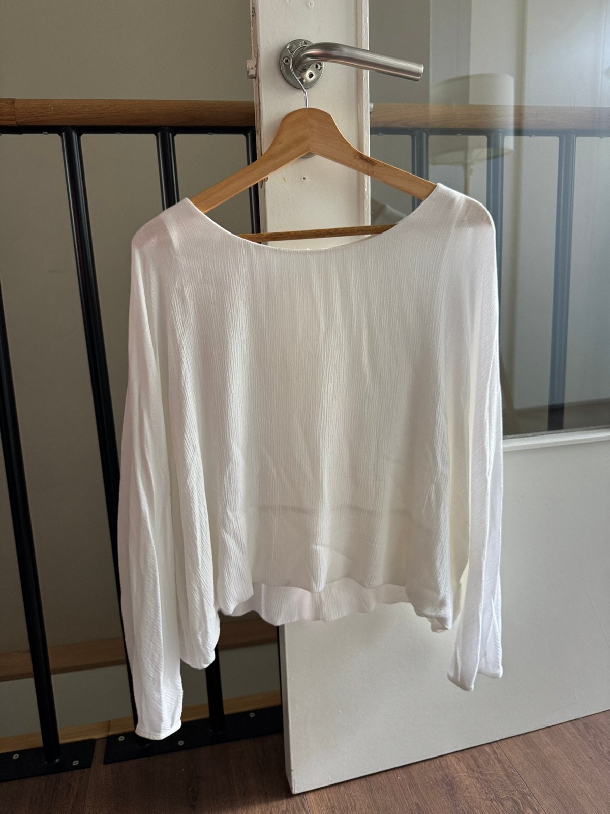 Blouse blanche manches longues Mango, Taille 38/40 (M), Comme neuf, Manches longues, Enlèvement