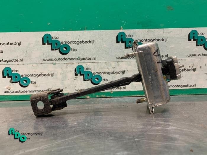 Butée 4portes arrière gauche d'un Opel Corsa (Corsa D 07-), -, Opel, 3 mois de garantie, Utilisé