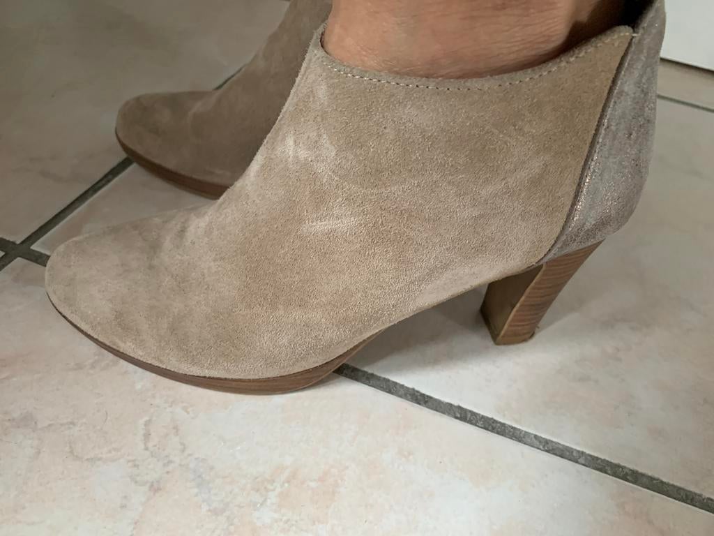 Enkellaarsjes Gosh 39 details aan de hiel bijna nieuw, Ophalen of Verzenden, Zo goed als nieuw, Beige, Lage of Enkellaarzen