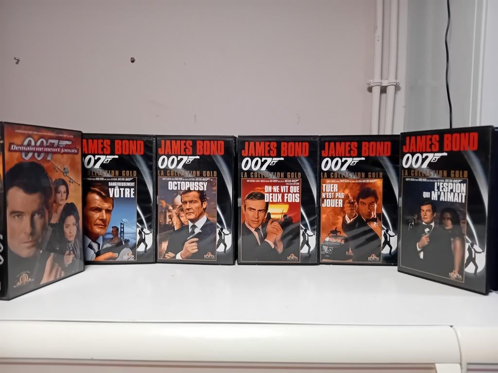6 VHS James Bond, Enlèvement ou Envoi, Comme neuf, Action et Aventure