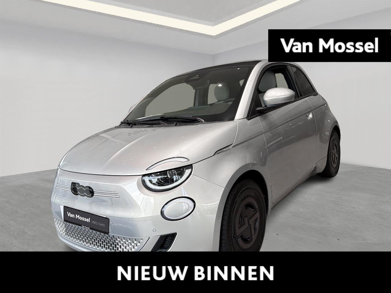 Fiat 500e 500e 42 kWh Giorgio Armani // NRM-DEMO, Auto's, Fiat, Bedrijf, Te koop, 500E, Airbags, Airconditioning, Automatische klimaatregeling