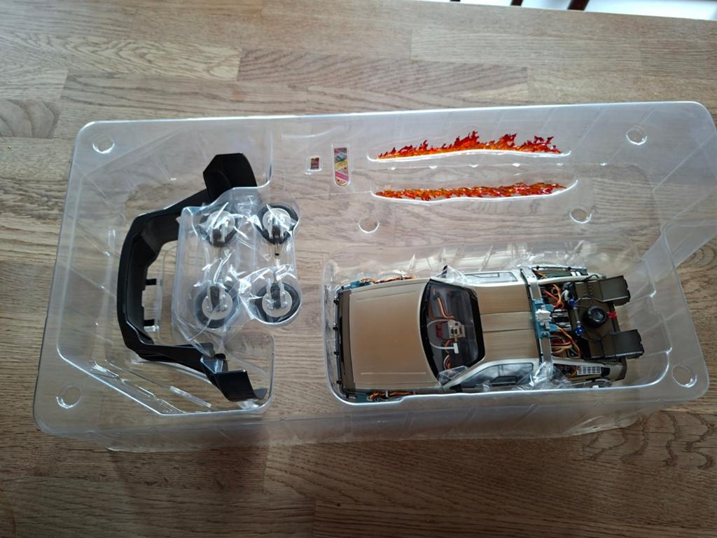 Delorean 1/20 back to the future 2 collectors item, Ophalen