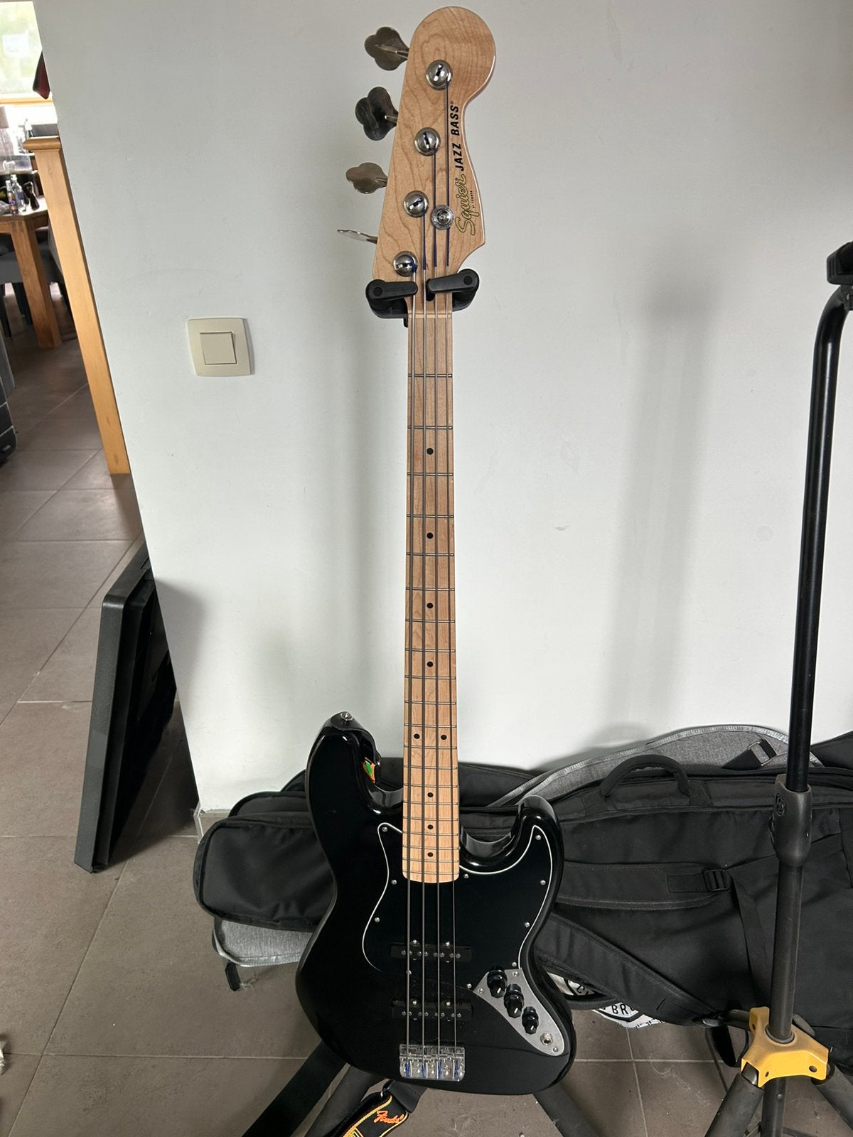 Squier Jazz Bass by Fender, Musique & Instruments, Enlèvement, Comme neuf