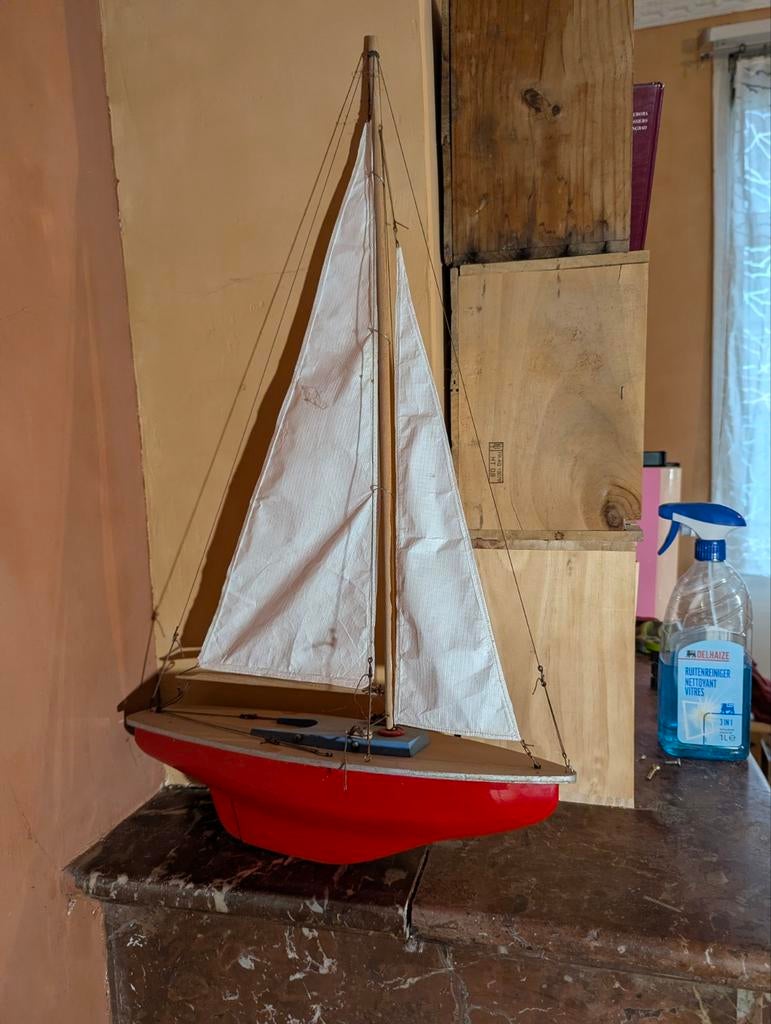 Maquette de voilier monocoque, Enlèvement, Utilisé, Plus grand que 1:32