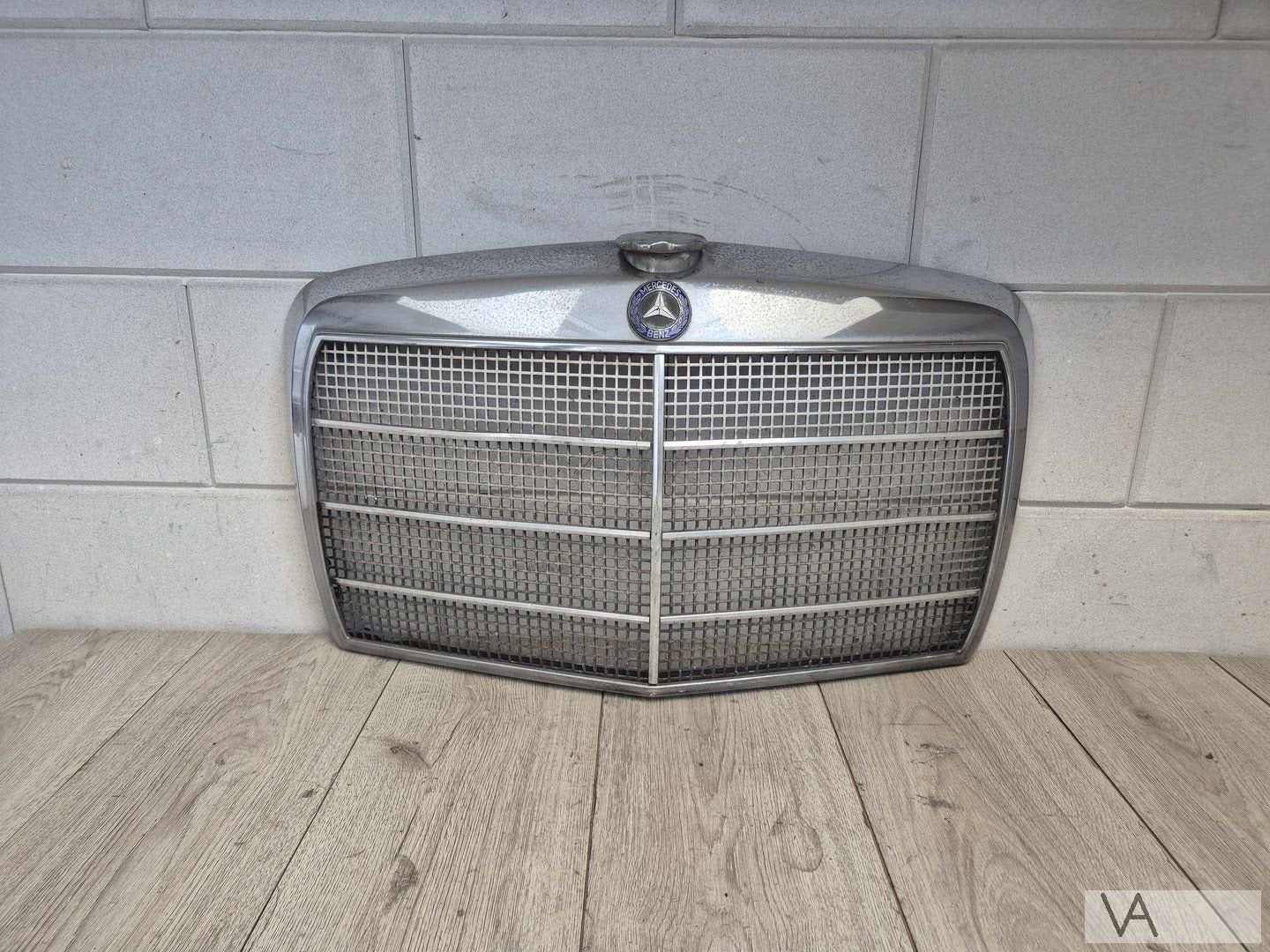 Grille van Mercedes W114 W115 /8 nette staat zonder logo, Gebruikt, -, Ophalen of Verzenden, -