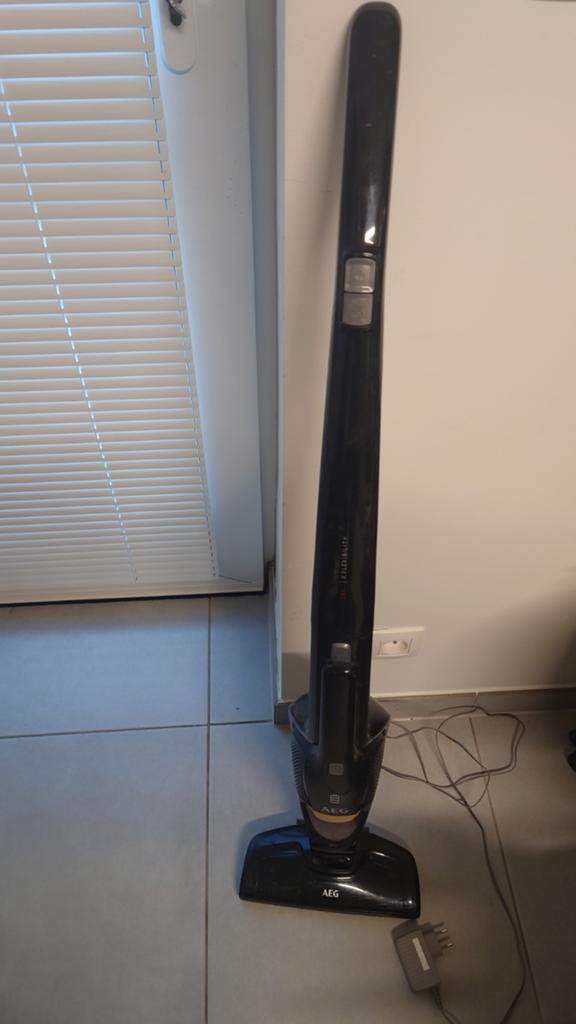 Draadloze Stofzuiger van merk AEGte koop., Ophalen, AEG
