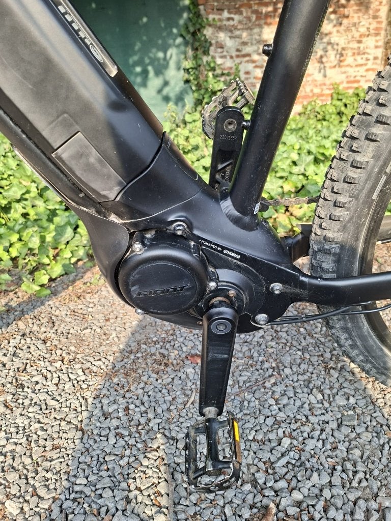 Mooie, zwarte Giant Talone elektrische mountainbike., Ophalen, Gebruikt