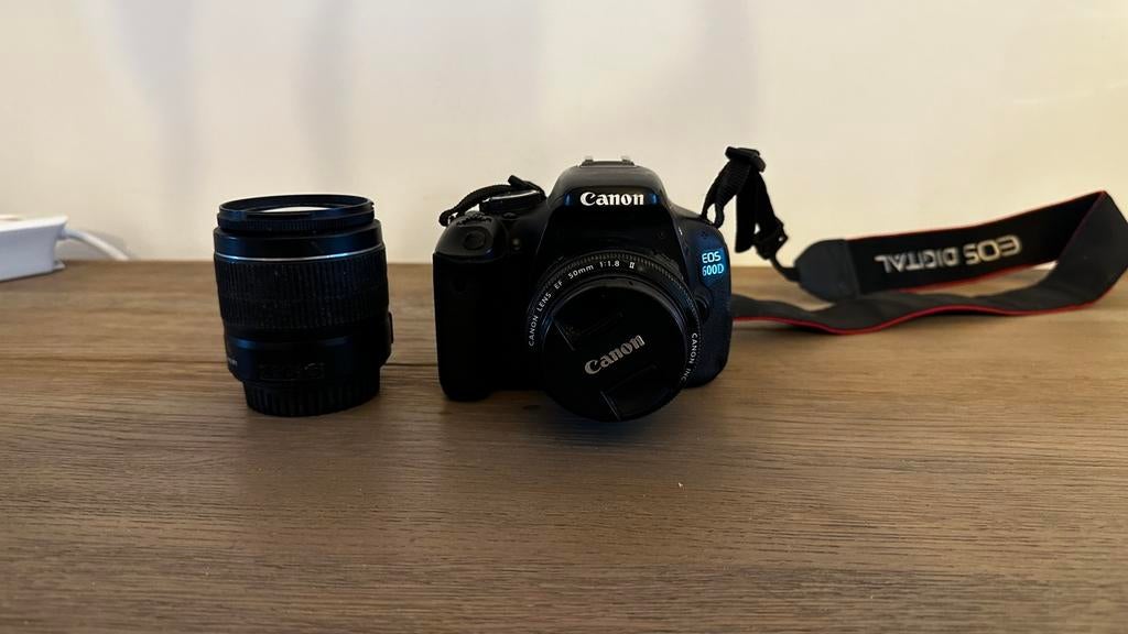 Canon EOS 600D + Canon Zoom Lens EF-S 18-55 mm, Ophalen, Gebruikt, Canon