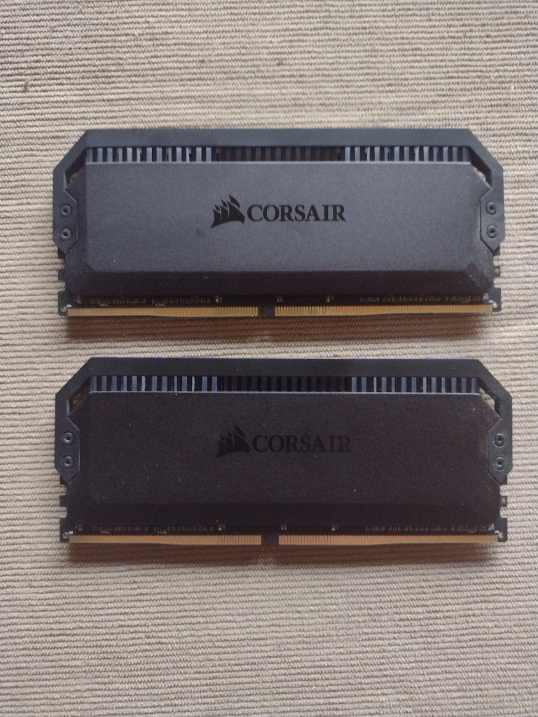 32GB (2x16GB) Corsair Dominator Platinum RGB @ 3.200MT/s, Ophalen, DDR4, 32 GB