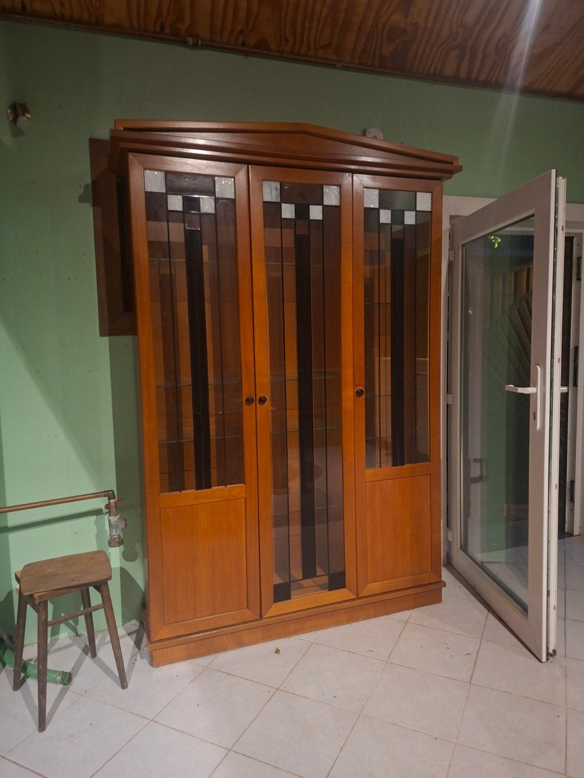 gratis vitrinekast 1m35 x 37cm x 2m10, Maison & Meubles, Enlèvement