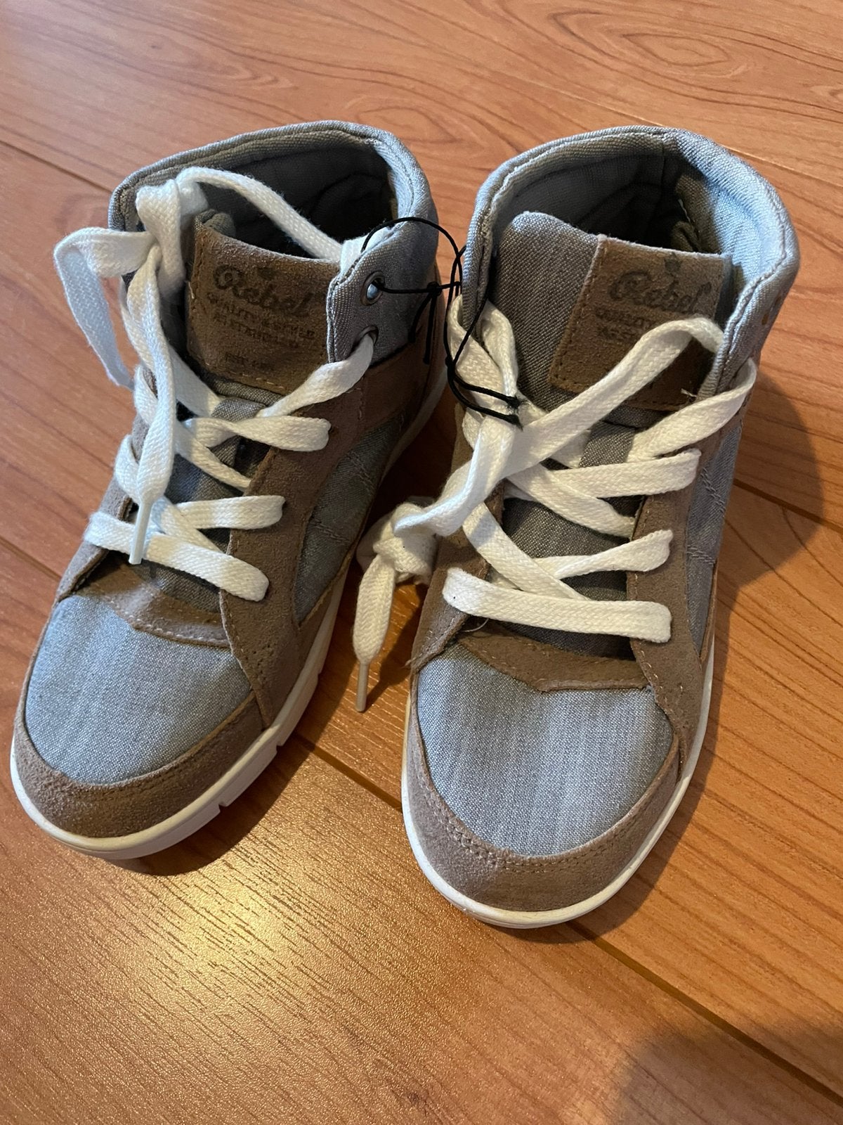 Nieuwe schoenen Rebel maat 32, Kinderen en Baby's, Kinderkleding | Schoenen en Sokken, Ophalen of Verzenden, Zo goed als nieuw