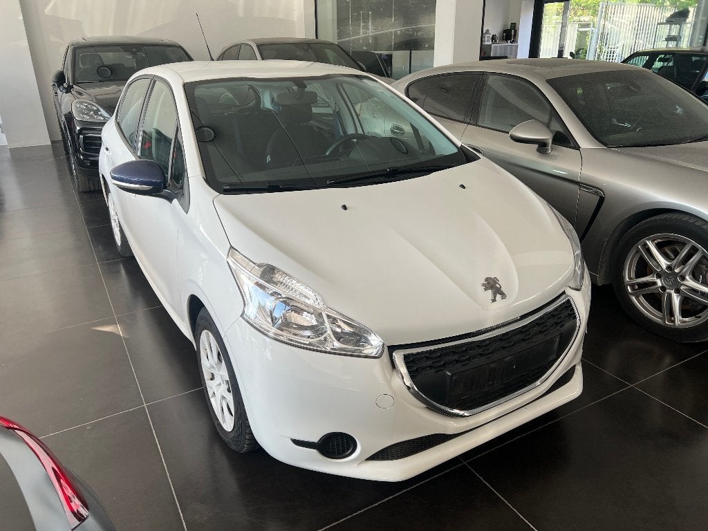 Peugeot 208 1.0vti benzine bj2015 start rijd zeer goed, Auto's, Voorwielaandrijving, Stof, Zwart, Wit