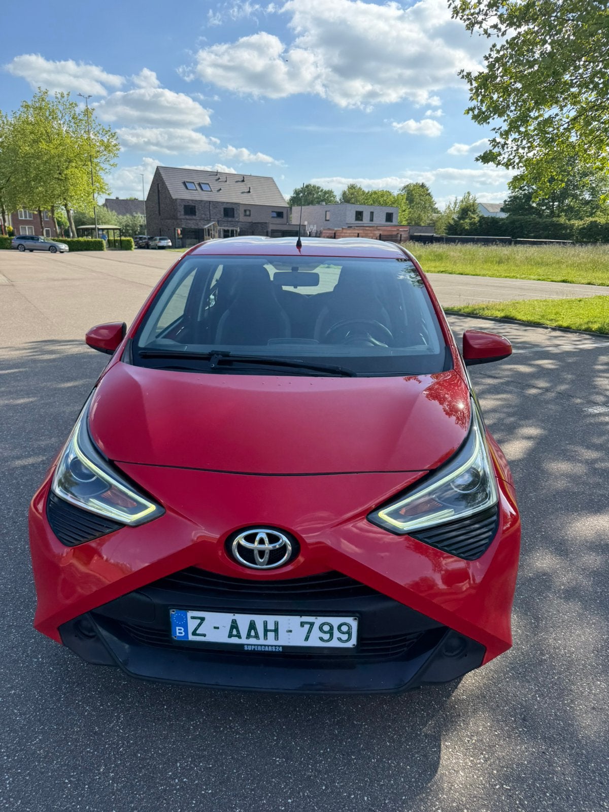 Toyota aygo 26/10/2018 benzine euro 6 D, Autos, Rouge, Achat, 998 cm³, Entreprise