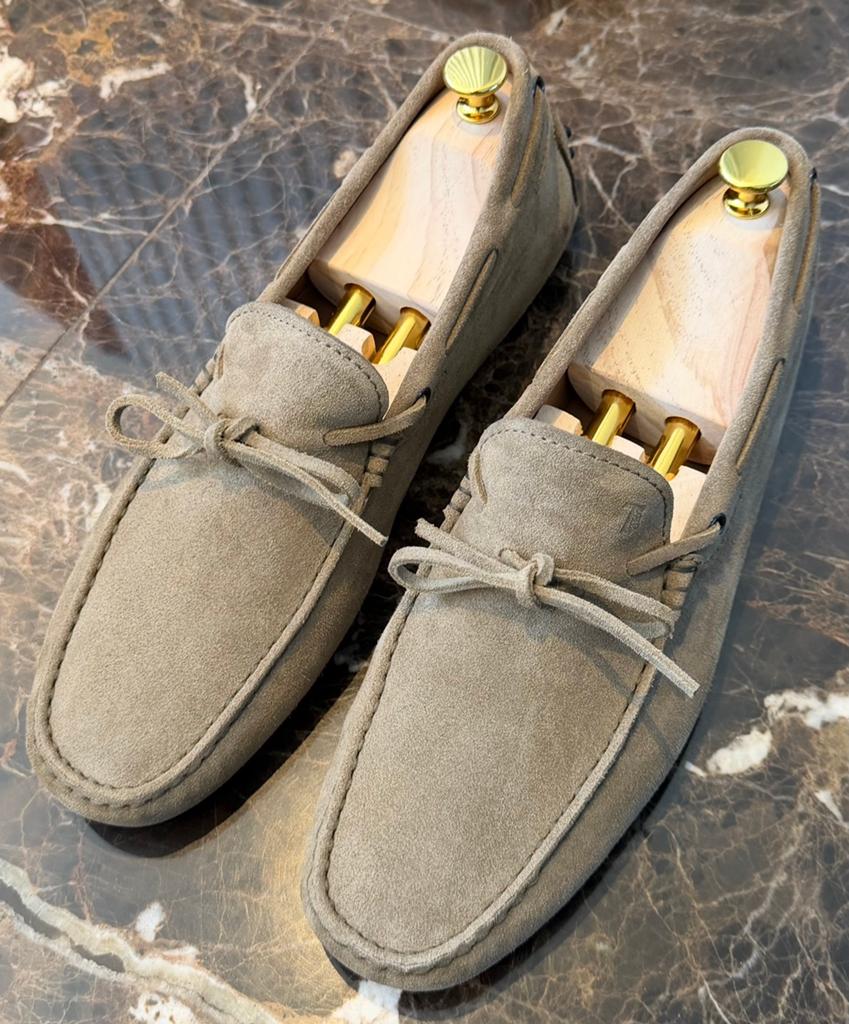 Chaussures de conduite Tod's Gommino Loafers taille 43, Vêtements | Hommes, Chaussures, Enlèvement ou Envoi, Espadrilles et Mocassins