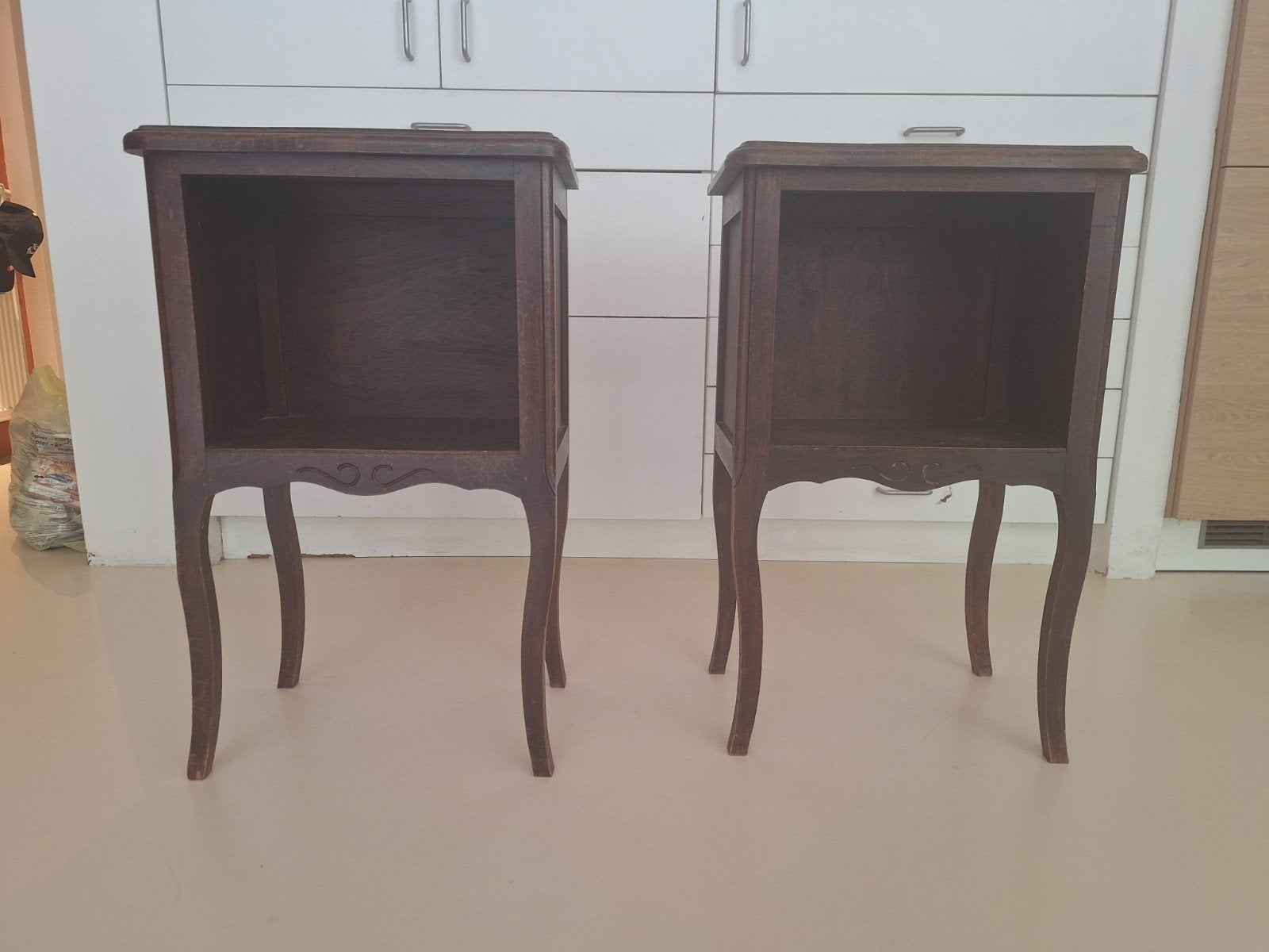 Deux tables de nuit stylées, 70 cm ou plus, Moins de 45 cm, Enlèvement, Utilisé