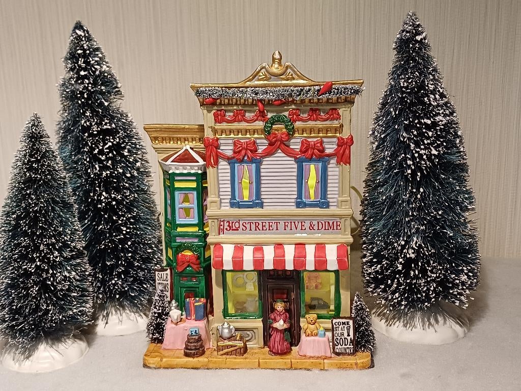 Kerst huis in porselein met verlichting." Shop street 5", Enlèvement ou Envoi, Comme neuf