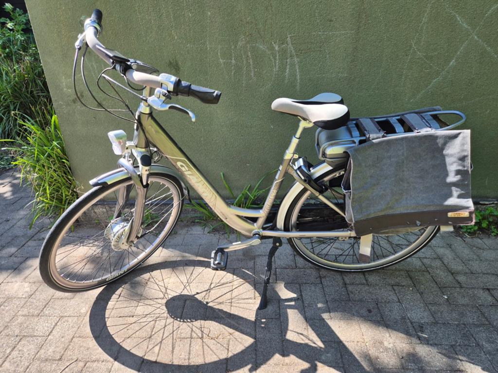VÉLO ÉLECTRIQUE marque GIANT, Enlèvement, Giant