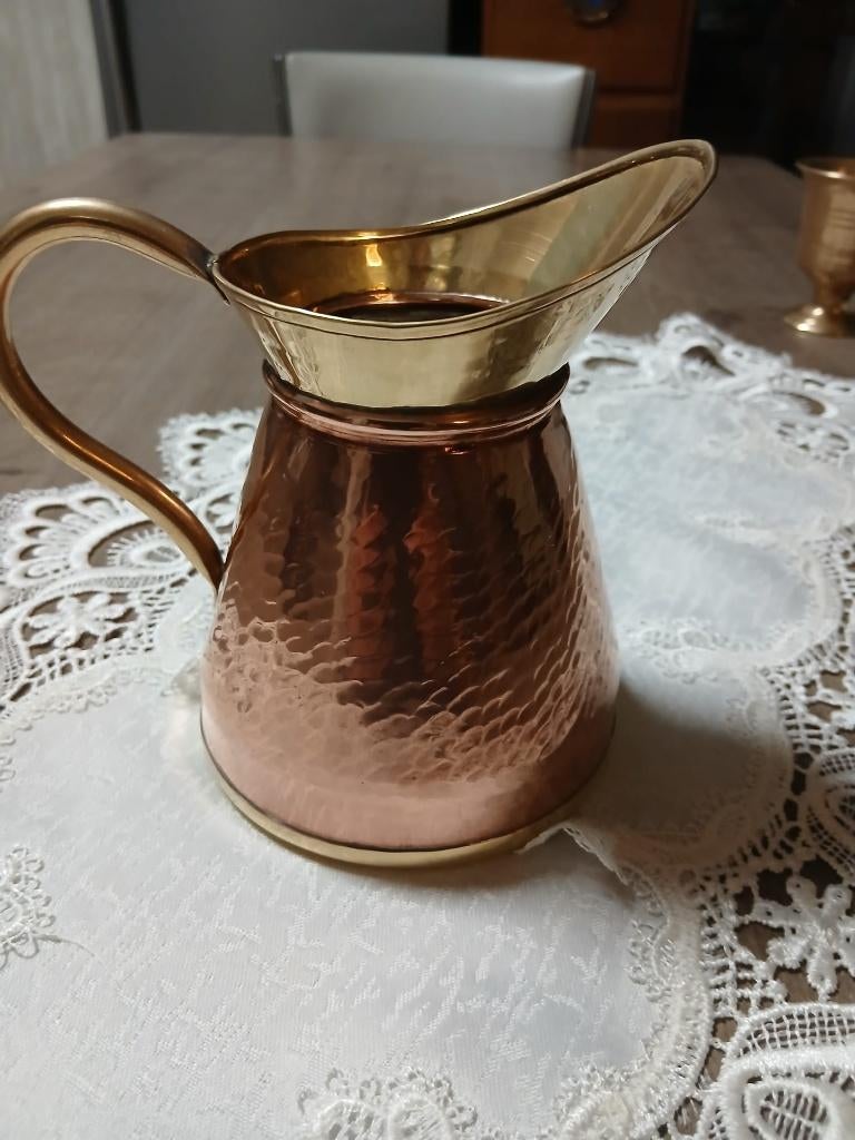 Cruche en cuivre, Enlèvement, Cuivre