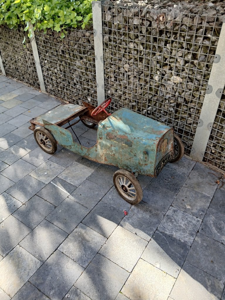 Voiture a pedales, Enlèvement