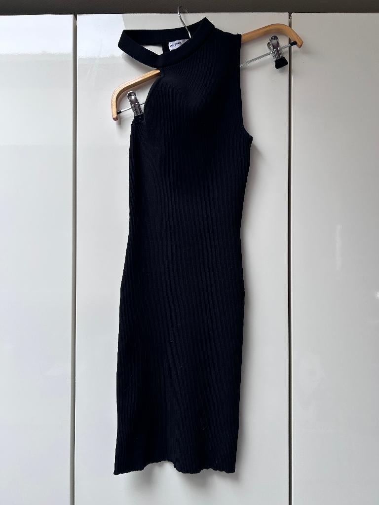 Zwarte jurk van Bershka - Maat S, Kleding | Dames, Jurken, Zwart, Zo goed als nieuw, Maat 36 (S), Bershka