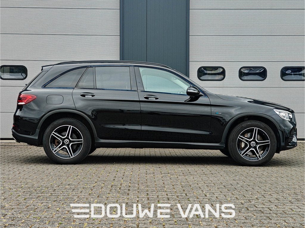 Mercedes-Benz GLC 300e 4MATIC AMG Panorama Leder Night Pakke, Auto's, Mercedes-Benz, Automaat, Gebruikt, 4 cilinders, 2000 kg