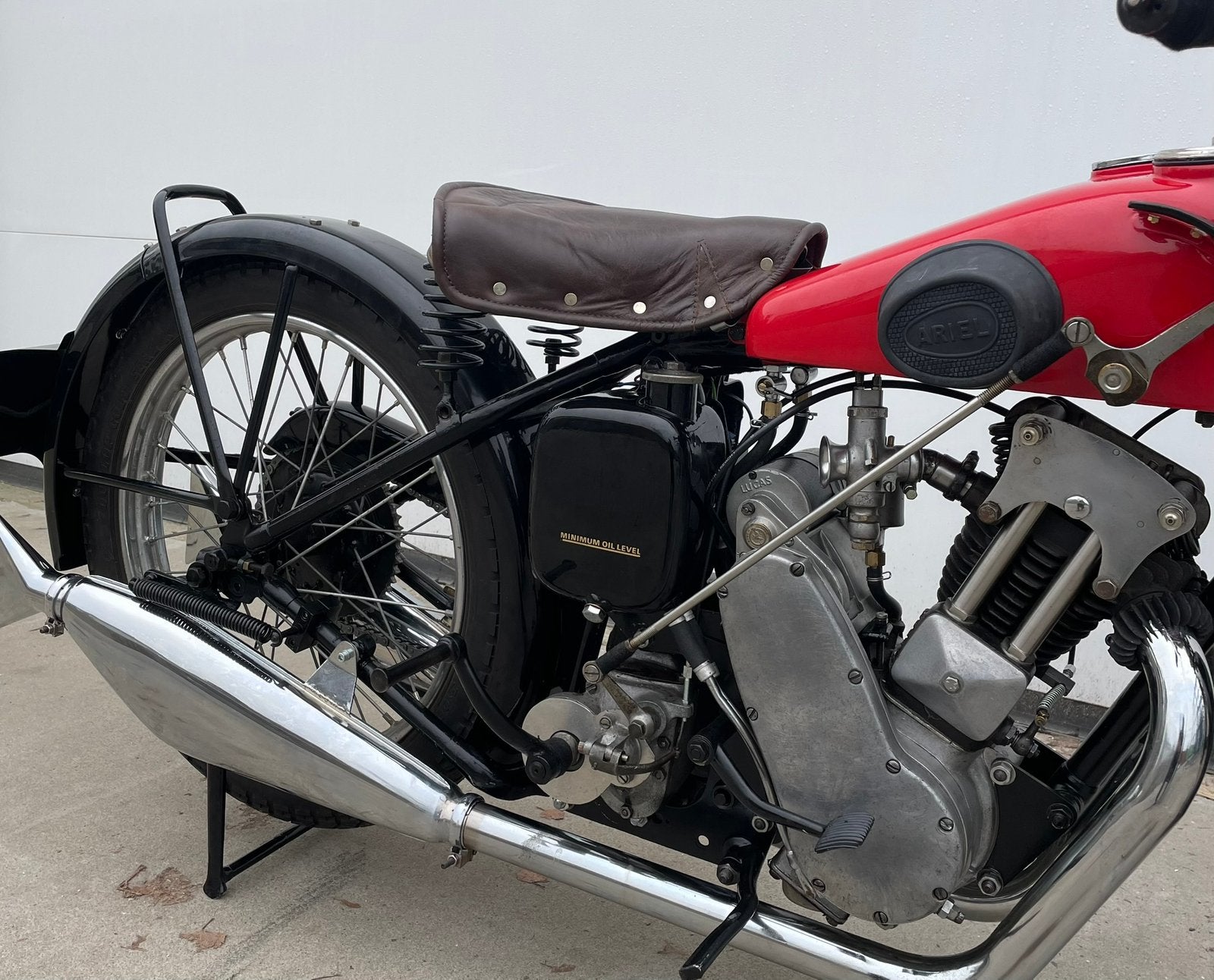 Oldtimer moto ALLES MOET NU WEG !