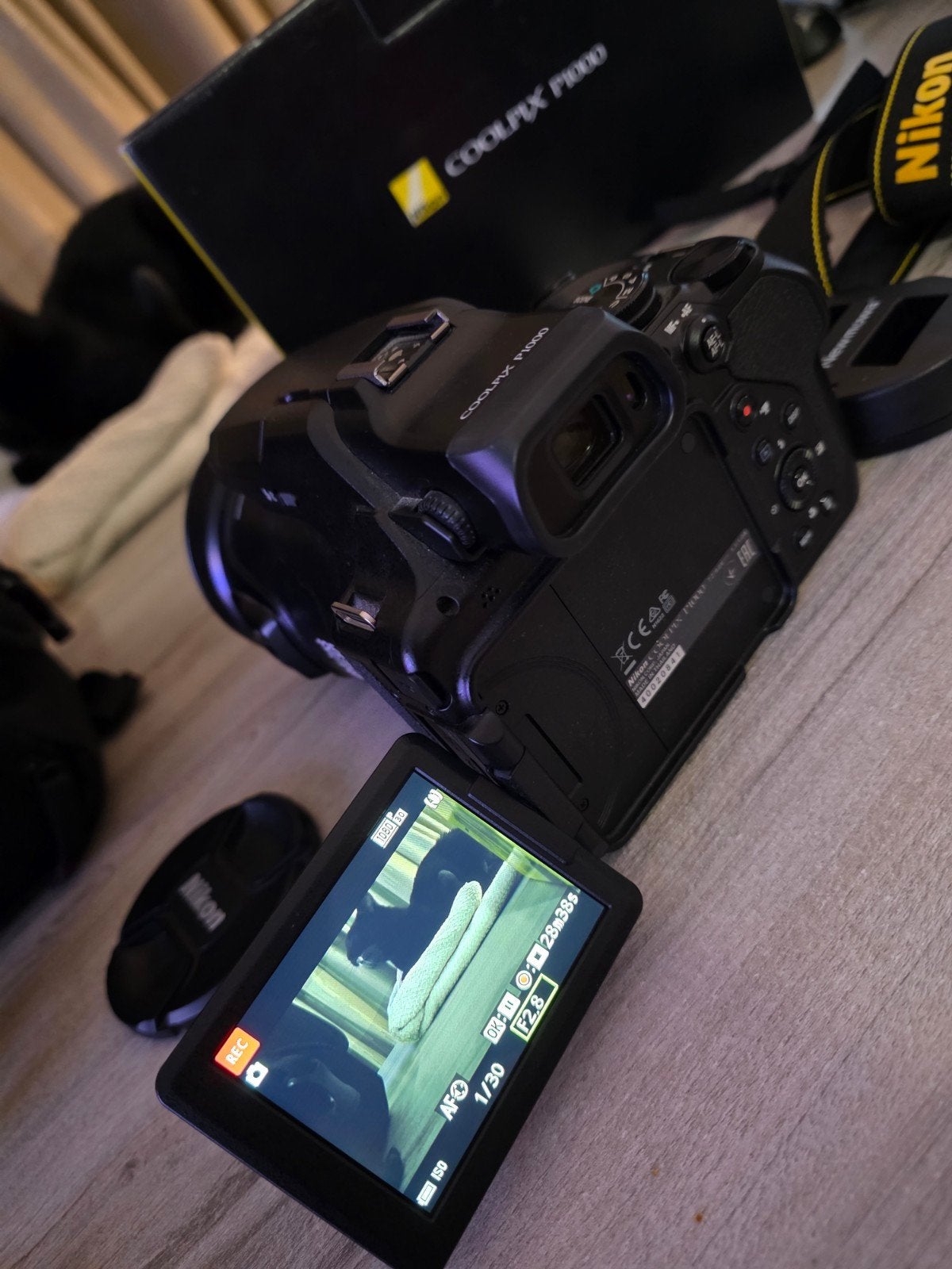 Nikon Coolpix P1000 + 5 batterijen — 125x 4K zoom, Ophalen of Verzenden